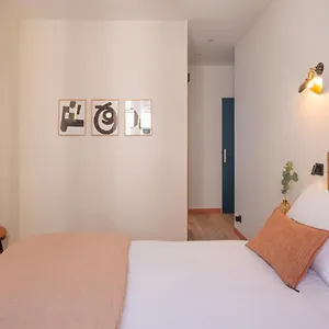 Tinah Paris, Aboukir Parigi
